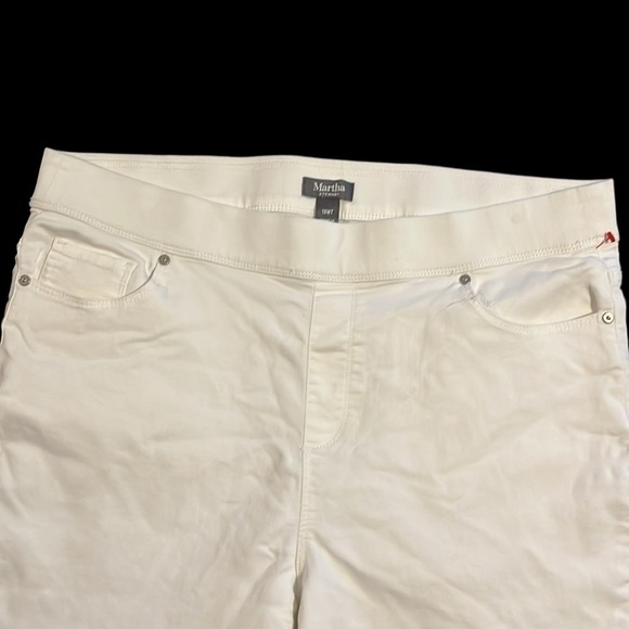 White Martha Stewart pants. - Picture 2 of 5